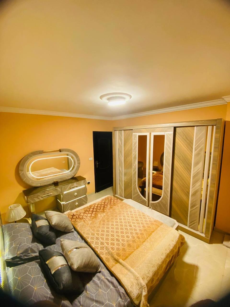 الهرم سهل حمزة * Cairo
